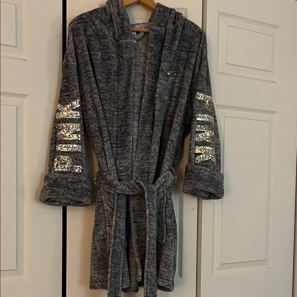PINK Victoria's Secret Other - PINK Victoria's Secret Cozy Gray Plush Robe